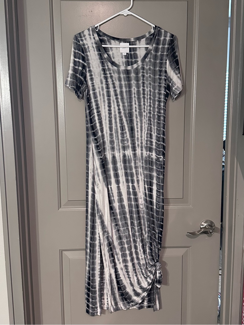 Black & White Tie-Dye Short Sleeve Midi Dress with Side Knot